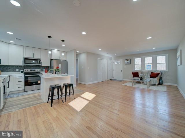 8305 WARREN DR, Pomfret, MD 20675