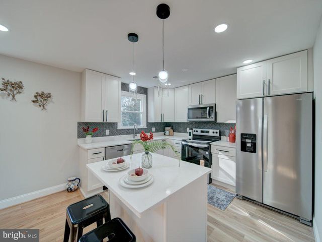 8305 WARREN DR, Pomfret, MD 20675