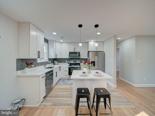 8305 WARREN DR, Pomfret, MD 20675