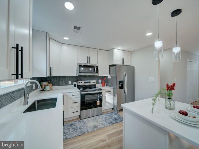 8305 WARREN DR, Pomfret, MD 20675