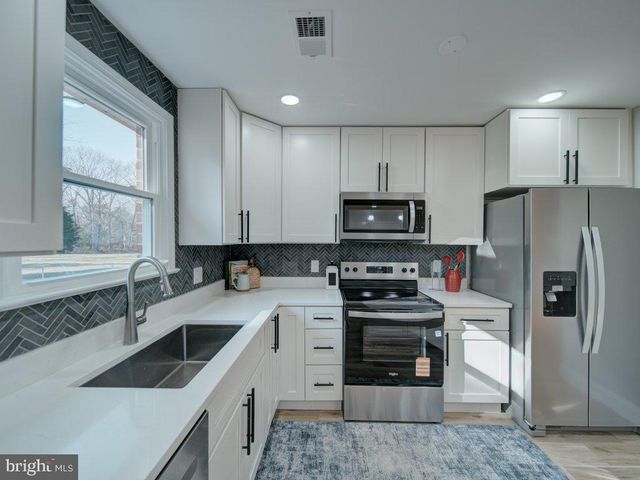 8305 WARREN DR, Pomfret, MD 20675