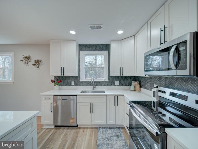 8305 WARREN DR, Pomfret, MD 20675