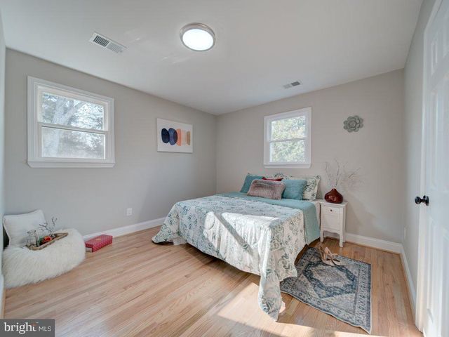 8305 WARREN DR, Pomfret, MD 20675