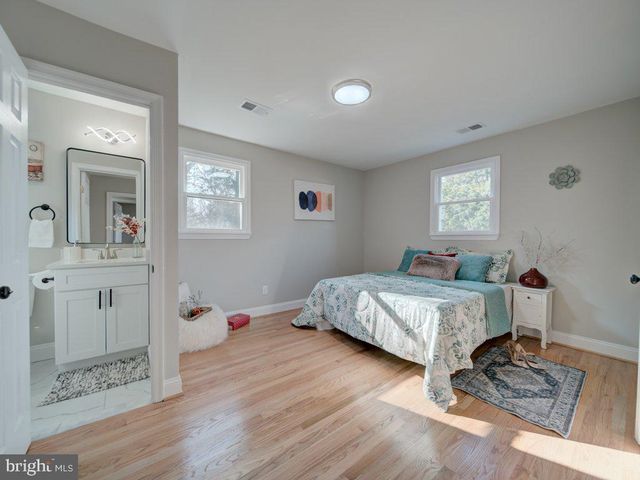 8305 WARREN DR, Pomfret, MD 20675