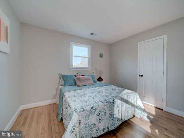 8305 WARREN DR, Pomfret, MD 20675