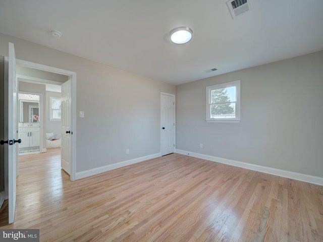 8305 WARREN DR, Pomfret, MD 20675