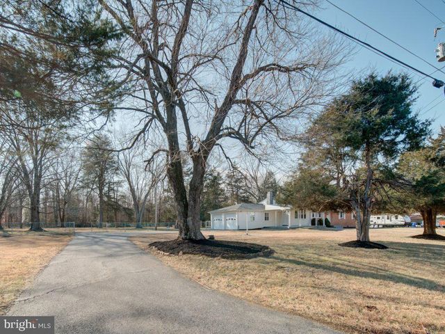 8305 WARREN DR, Pomfret, MD 20675