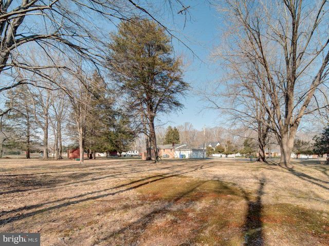 8305 WARREN DR, Pomfret, MD 20675