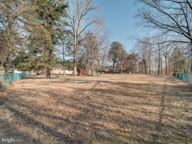 8305 WARREN DR, Pomfret, MD 20675