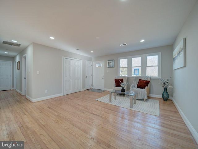 8305 WARREN DR, Pomfret, MD 20675