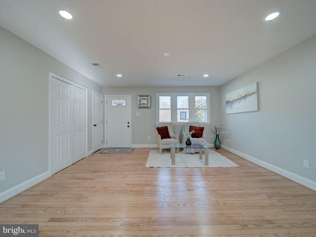 8305 WARREN DR, Pomfret, MD 20675