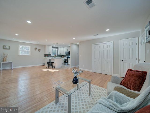 8305 WARREN DR, Pomfret, MD 20675