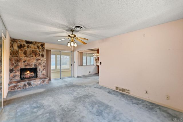 606 N Winery Avenue, Fresno, CA 93727