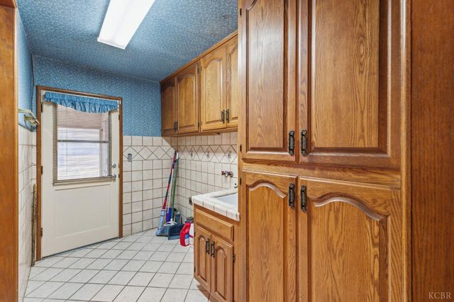 606 N Winery Avenue, Fresno, CA 93727