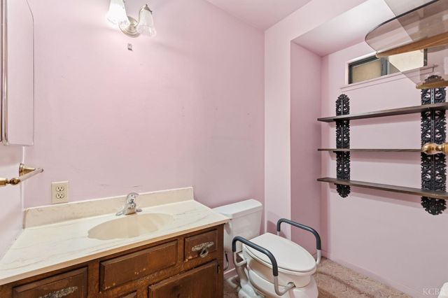 606 N Winery Avenue, Fresno, CA 93727