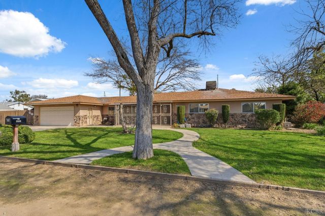 606 N Winery Avenue, Fresno, CA 93727