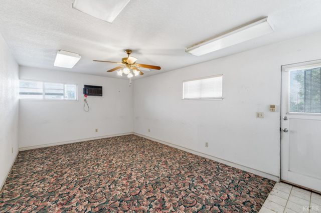 606 N Winery Avenue, Fresno, CA 93727