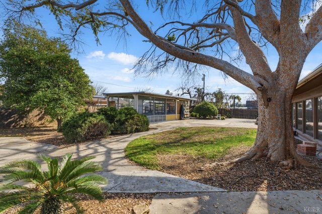 606 N Winery Avenue, Fresno, CA 93727