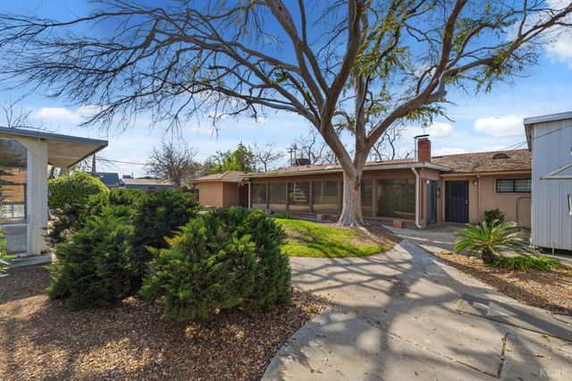 606 N Winery Avenue, Fresno, CA 93727