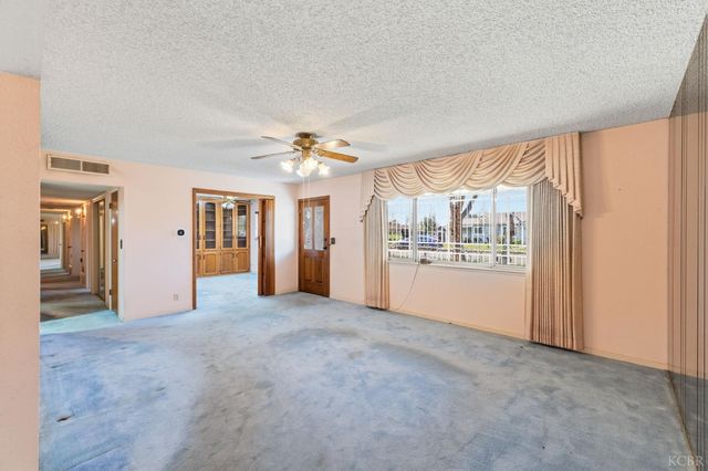 606 N Winery Avenue, Fresno, CA 93727