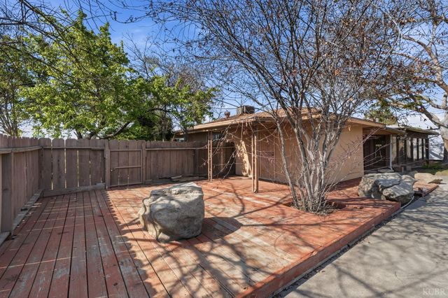 606 N Winery Avenue, Fresno, CA 93727