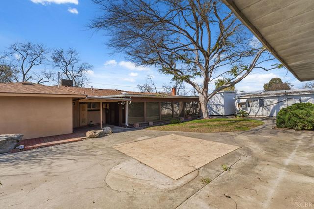 606 N Winery Avenue, Fresno, CA 93727