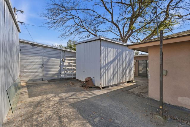 606 N Winery Avenue, Fresno, CA 93727