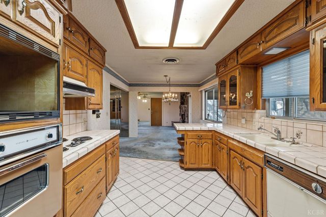 606 N Winery Avenue, Fresno, CA 93727