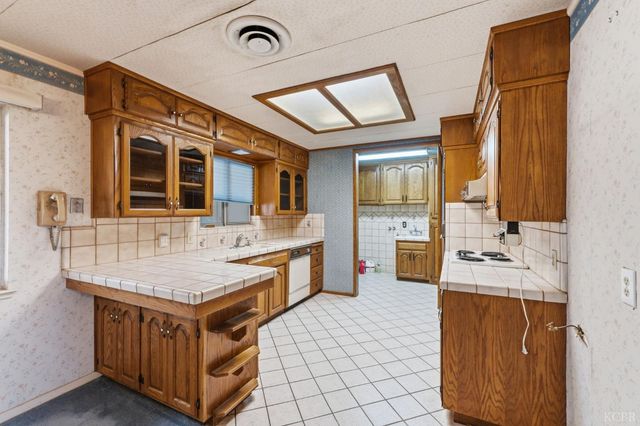 606 N Winery Avenue, Fresno, CA 93727