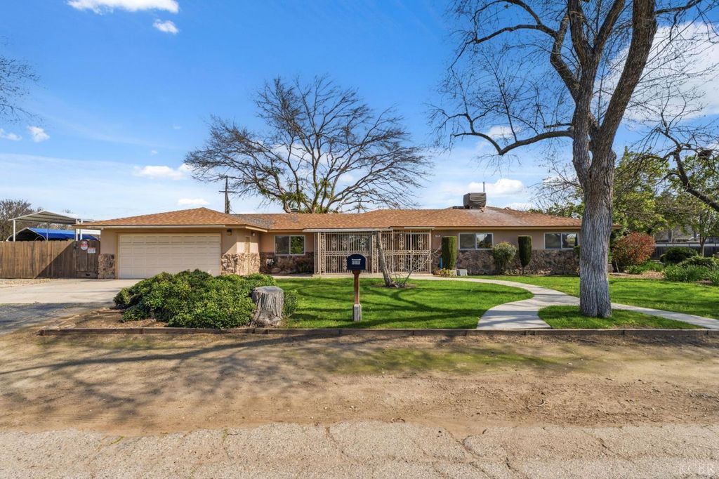 606 N Winery Avenue, Fresno, CA 93727