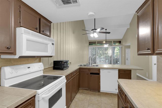 1 April Village, Montgomery, TX 77356