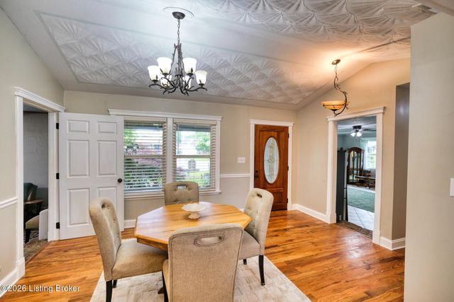 4714 Ridgeway Ct, Louisville, KY 40229