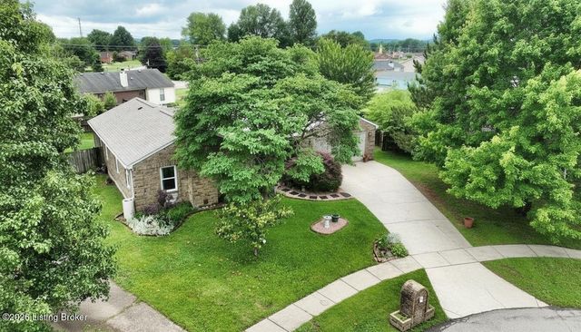 4714 Ridgeway Ct, Louisville, KY 40229