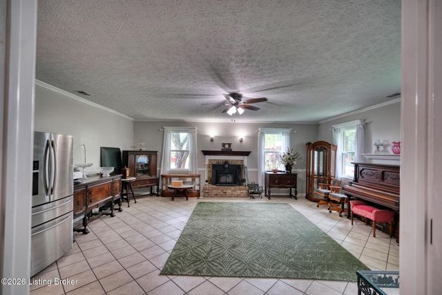 4714 Ridgeway Ct, Louisville, KY 40229