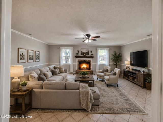 4714 Ridgeway Ct, Louisville, KY 40229