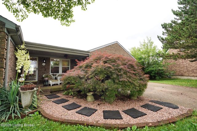 4714 Ridgeway Ct, Louisville, KY 40229