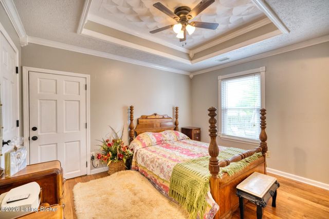 4714 Ridgeway Ct, Louisville, KY 40229