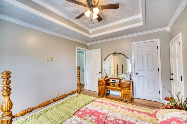 4714 Ridgeway Ct, Louisville, KY 40229