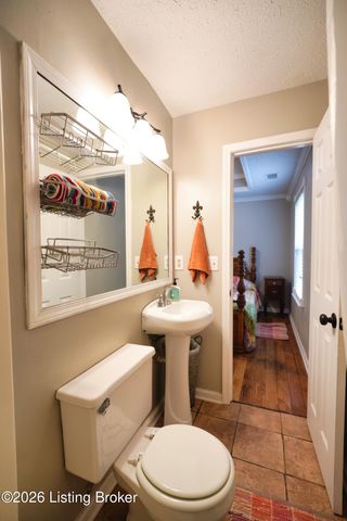 4714 Ridgeway Ct, Louisville, KY 40229