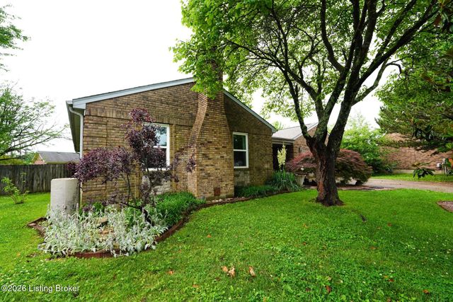 4714 Ridgeway Ct, Louisville, KY 40229
