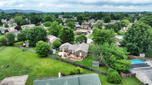 4714 Ridgeway Ct, Louisville, KY 40229