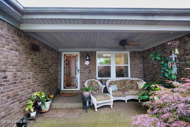 4714 Ridgeway Ct, Louisville, KY 40229