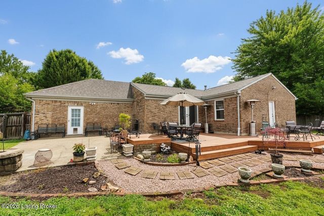 4714 Ridgeway Ct, Louisville, KY 40229