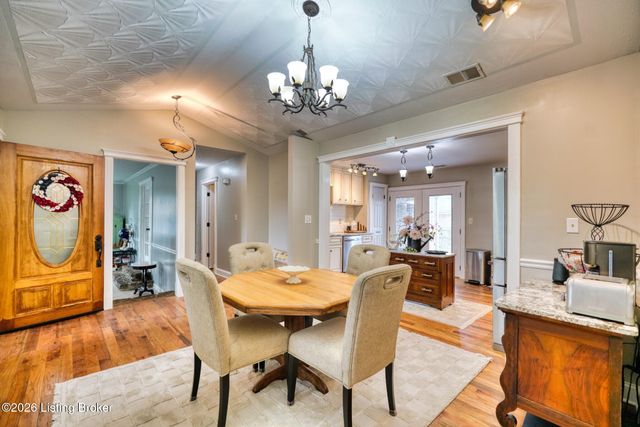 4714 Ridgeway Ct, Louisville, KY 40229