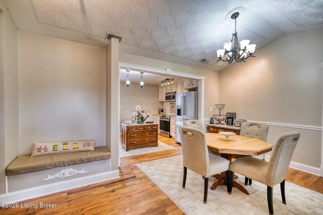 4714 Ridgeway Ct, Louisville, KY 40229