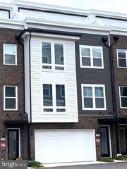 10590 RED OAK ST, Fairfax, VA 22030