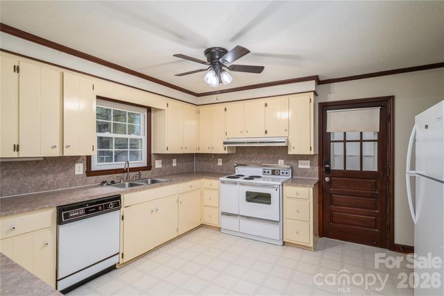225 Dogwood Drive, Mount Holly, NC 28120