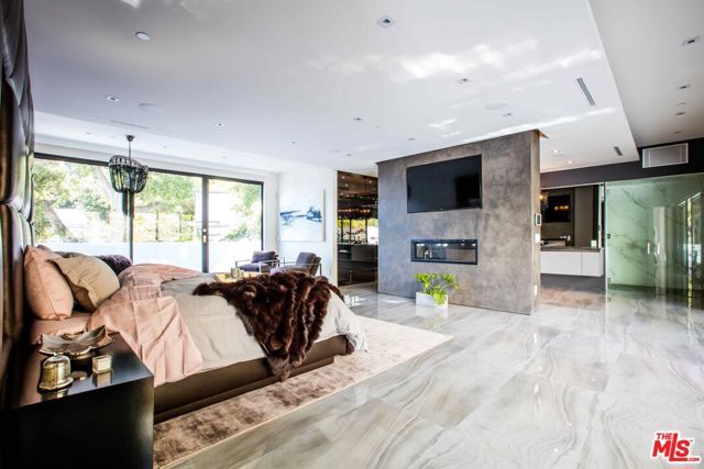 2210 Bowmont Drive, Beverly Hills, CA 90210