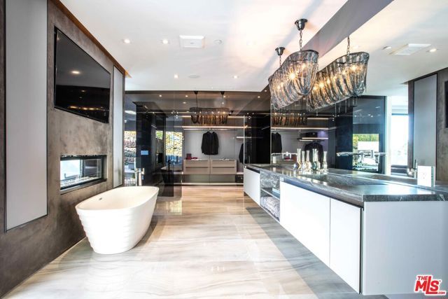 2210 Bowmont Drive, Beverly Hills, CA 90210