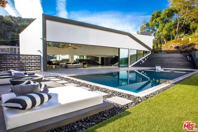 2210 Bowmont Drive, Beverly Hills, CA 90210